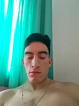 XXX chat uživo modela TommyMomentum