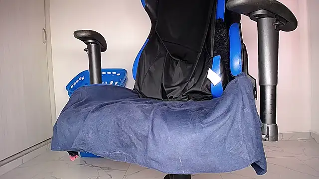 MAXJONES_2's Live XXX Chat