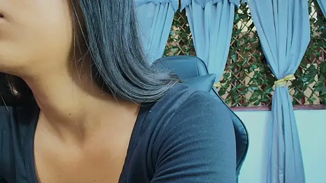Sofia_Browm Adlı Modelin Canlı XXX Sohbeti