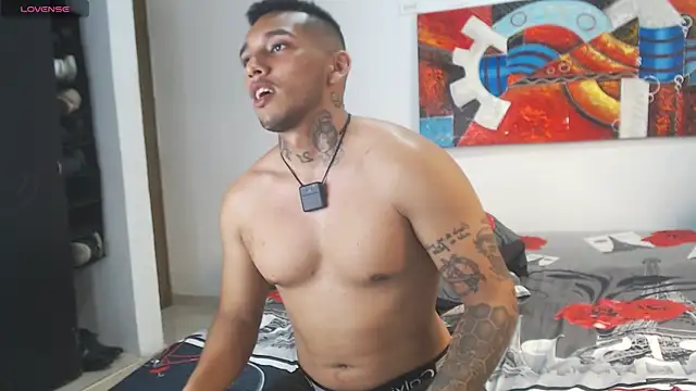 Show modela Andymanfit na web-kameri