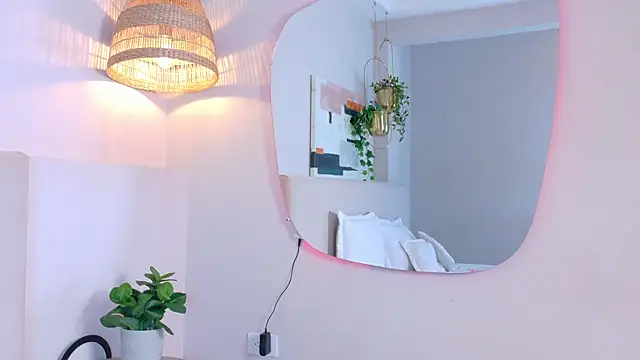 VioletBloomm's Live XXX Chat