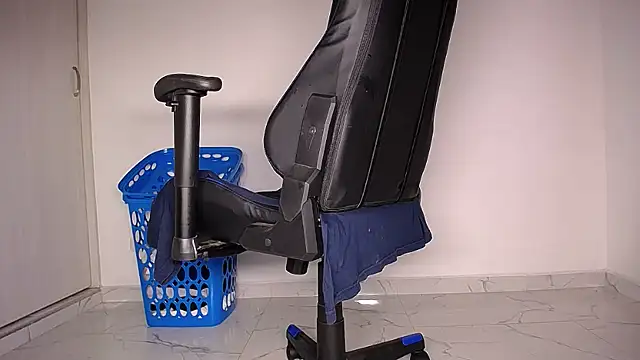 MAXJONES_2 élő XXX-chatje