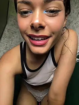 Iam_Lyan_ Adlı Modelin Canlı XXX Sohbeti