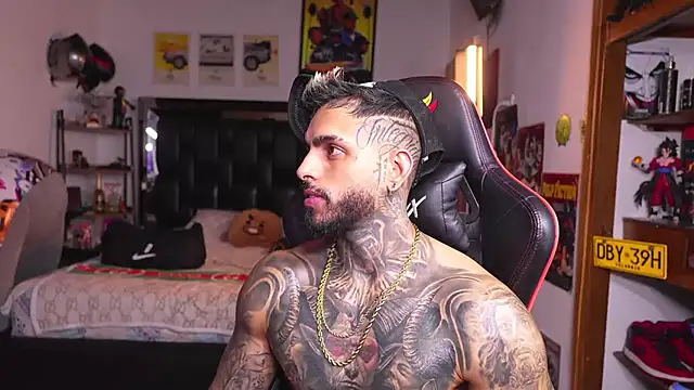 Show modela logan_hugh8 na web-kameri