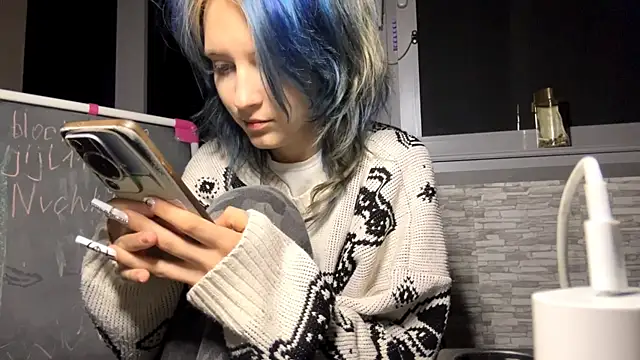 הופעת וובקאם של AntoinetteCrispell