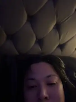 عرض كام AiraHugeTop