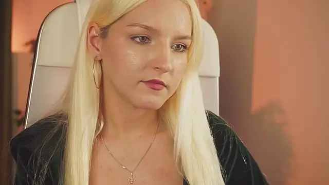 צ'אט XXX בשידור חי של ViolaMore