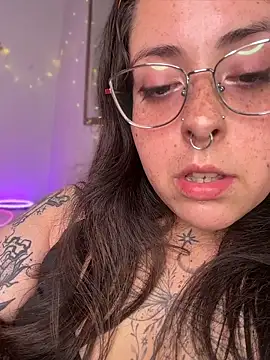 Mizztikaa Adlı Modelin Canlı XXX Sohbeti