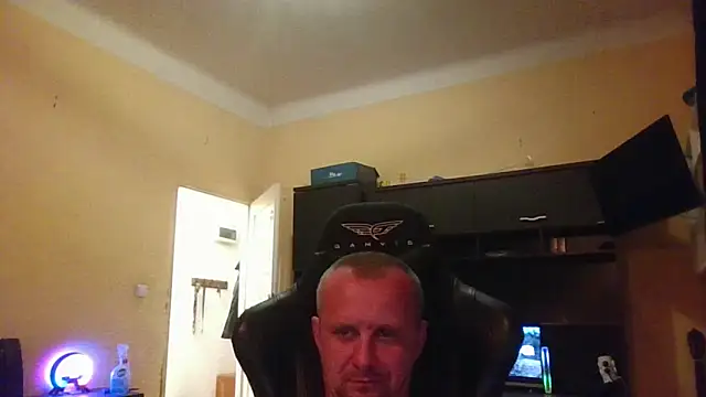 Webkamerová show MrWhitePL