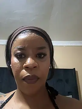 THICKBUNNYCHICKxxx Show in webcam
