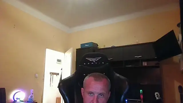 MrWhitePL webcam show