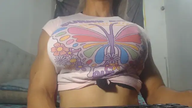 DanielaMuscleTS Show in webcam