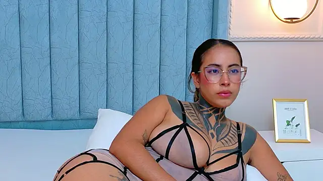 Chat +18 de NicoleBlum ao vivo