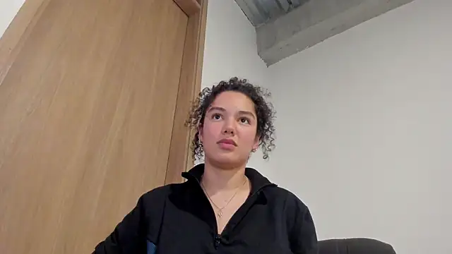 MiaRouseex Chat XXX in diretta