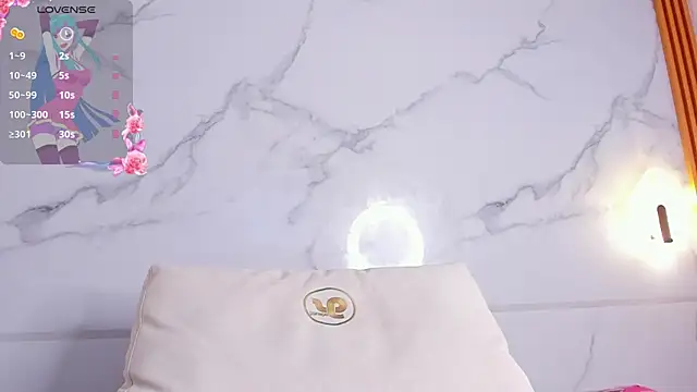 Chat +18 de alena_kenner ao vivo