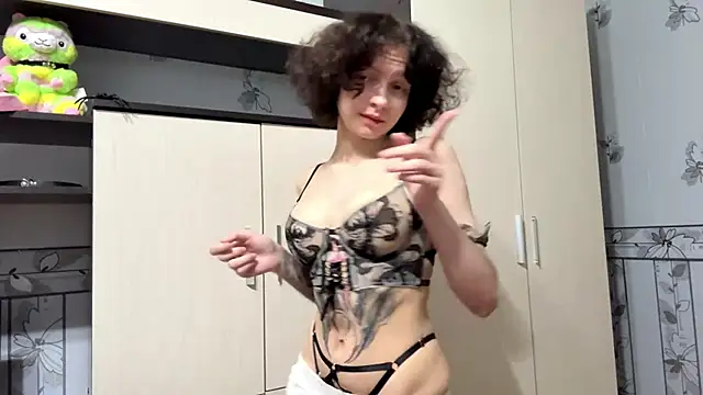 Nikatyanxx Adlı Modelin Canlı XXX Sohbeti