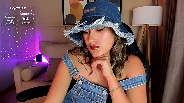 _Sophie__miller Adlı Modelin Canlı XXX Sohbeti