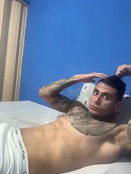 00LONDON Show in webcam