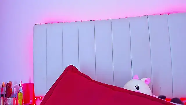 caro_lyne_ Adlı Modelin Canlı XXX Sohbeti