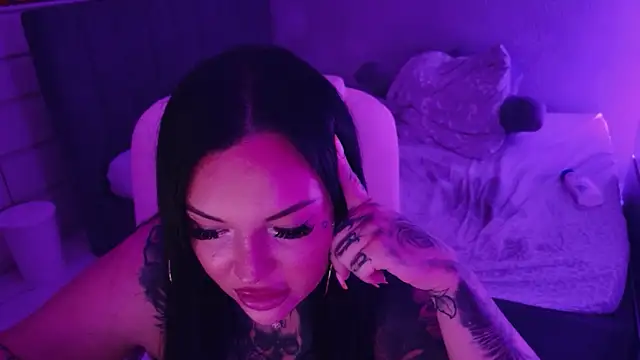 _MelinaCurves_'s Live XXX Chat