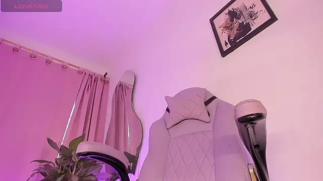 Mara_royal's Webcam Show
