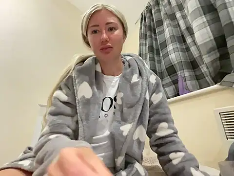 Chiaraxo-'s Live XXX Chat