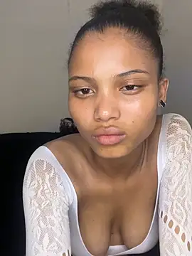 PEACHWAV3 Adlı Modelin Canlı XXX Sohbeti