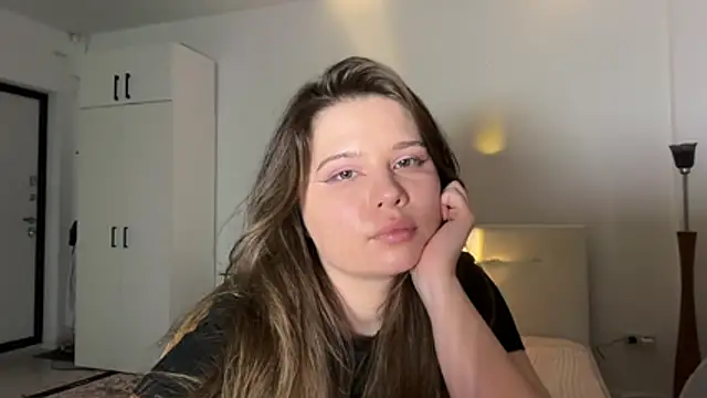 XXX chat uživo modela PonyChika