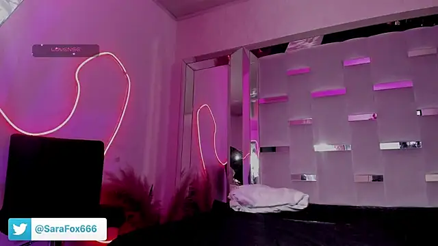 Sara_Foxx1 Adlı Modelin Canlı XXX Sohbeti