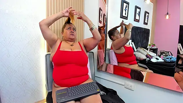 Chatroom XXX en direct de MonzerratBoyer