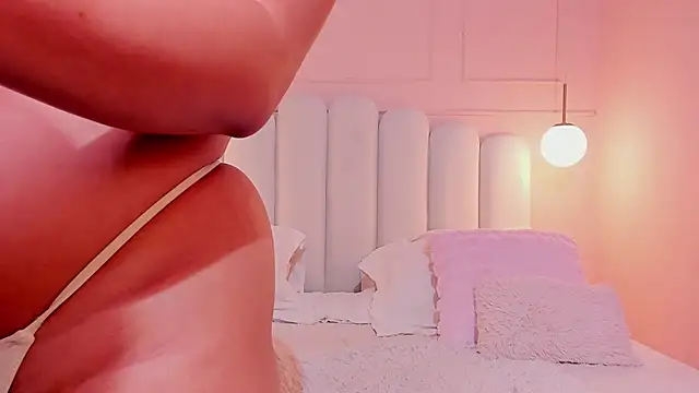 sarah_salis_ Adlı Modelin Canlı XXX Sohbeti