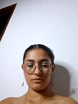 Ary-18 Chat XXX live