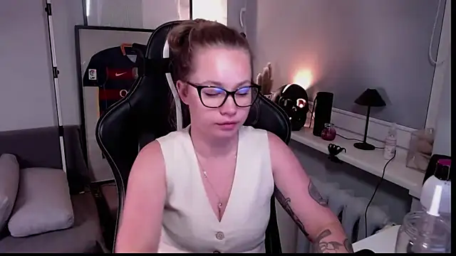 Chat +18 de holly_xglam ao vivo