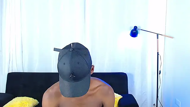 alexaandro18 Adlı Modelin Web Kamerası Şovu