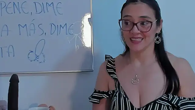 Jessica_Herrera_'s Live XXX Chat