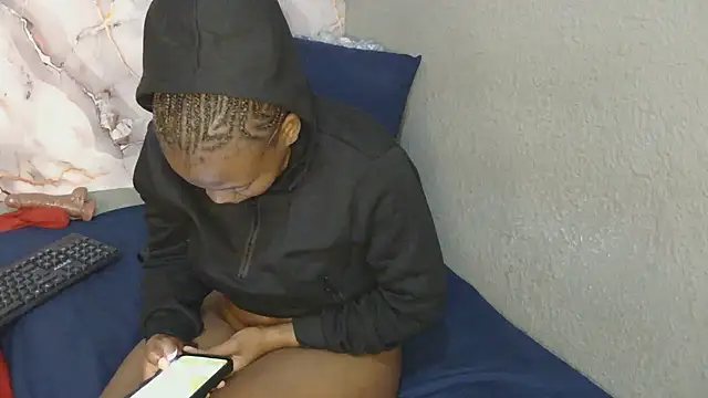 HornyBlackSlut's Live XXX Chat
