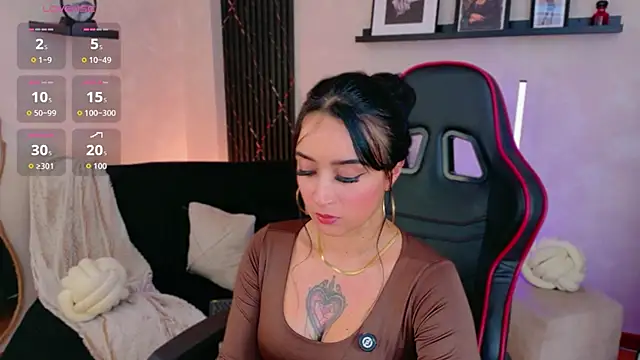 צ'אט XXX בשידור חי של EmmyEvans1
