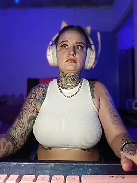 Pokazy przed kamerką – blazed_vixen