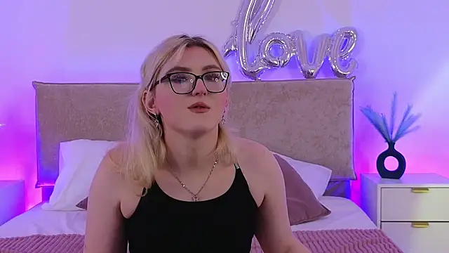 Jules_night Show in webcam