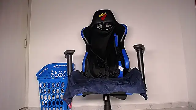 MAXJONES_2 élő XXX-chatje