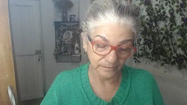 FunnyGrandma Adlı Modelin Web Kamerası Şovu