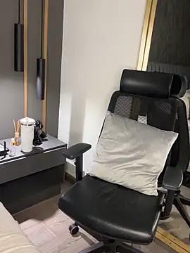 Alisha-Bond Adlı Modelin Canlı XXX Sohbeti