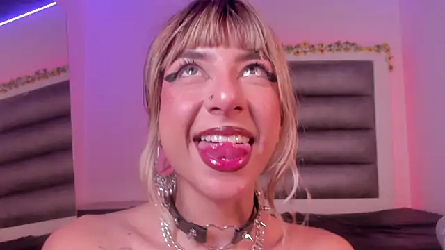 Chatroom XXX en direct de adhalee_js