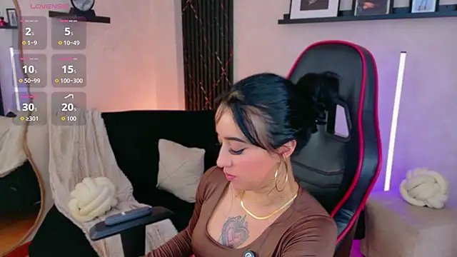 EmmyEvans1 Live XXX-chat