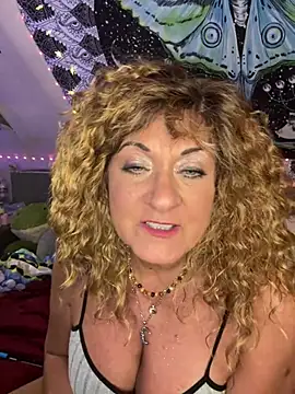 Онлайн чат XXX SuzyCatzz