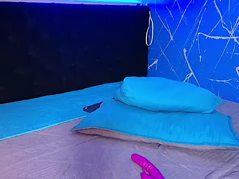 Lexter_Blue Show in webcam
