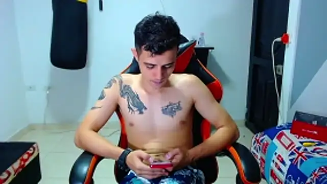 ADAM_HOT Webcam-Show