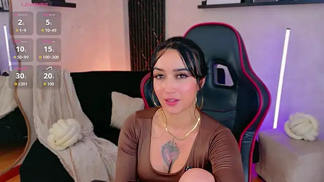 EmmyEvans1 Adlı Modelin Canlı XXX Sohbeti