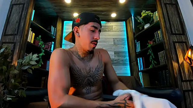 Donovan_Desmond Show in webcam