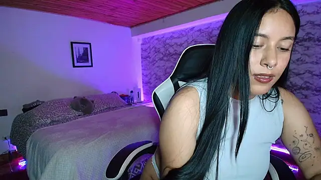 Онлайн чат XXX Camila_IRoose